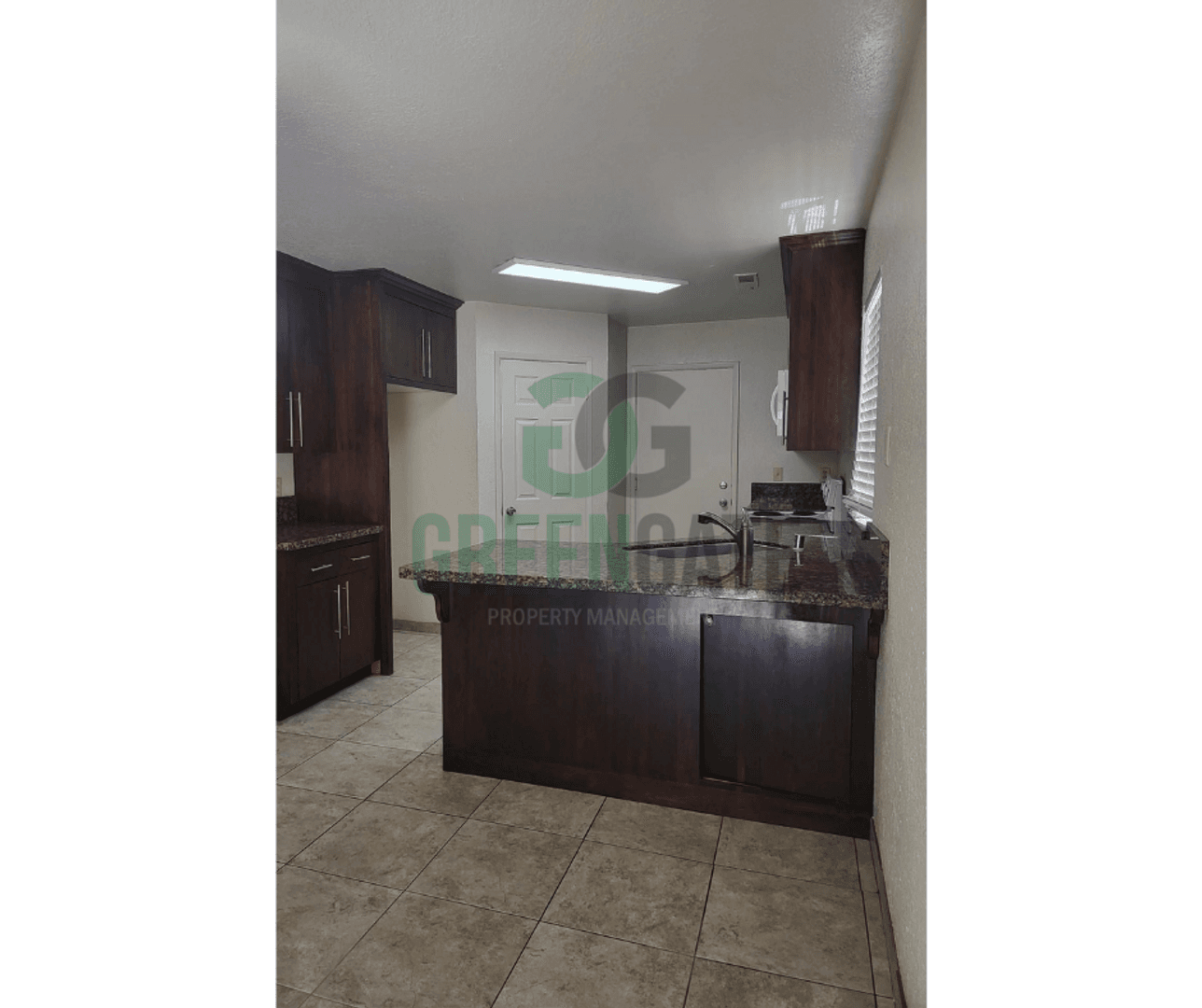 2428 Woodvale Dr. 11 of 52