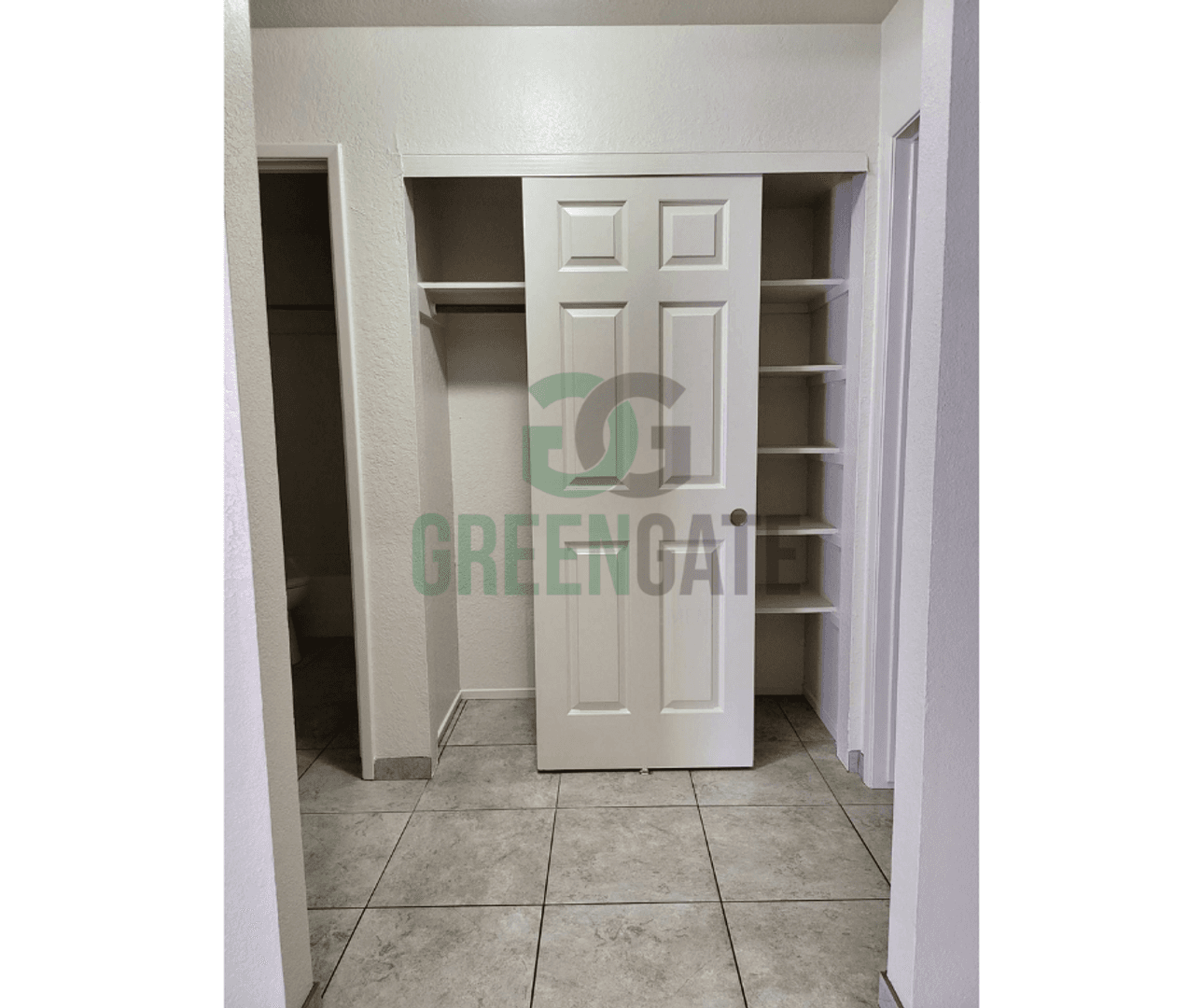 2428 Woodvale Dr. 18 of 52