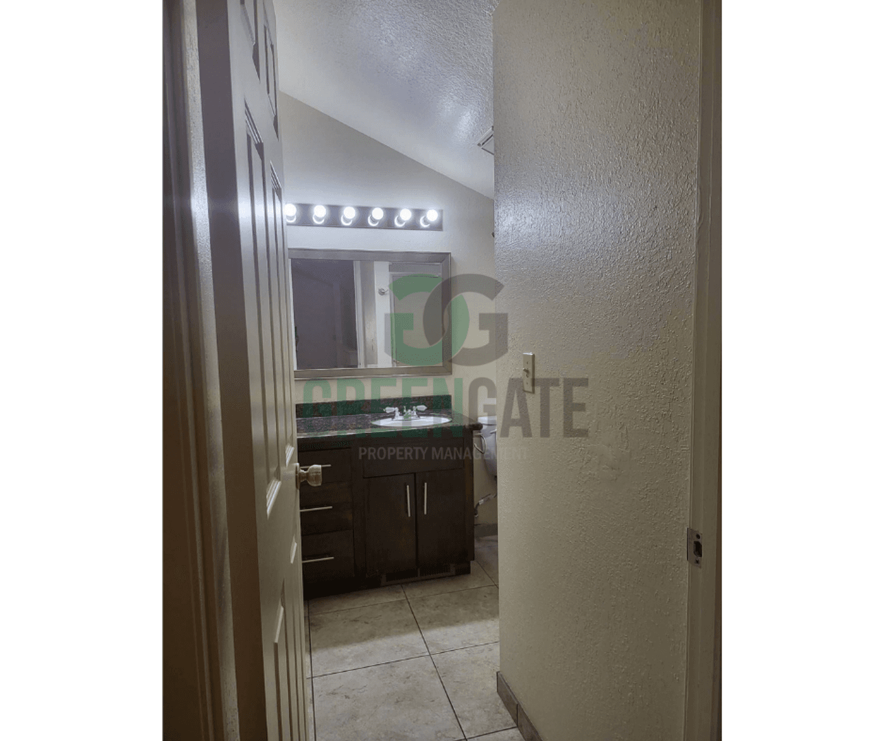 2428 Woodvale Dr. 44 of 52