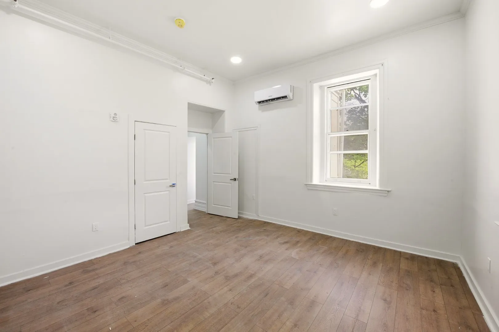 6012 Ridge Ave. 13 of 18