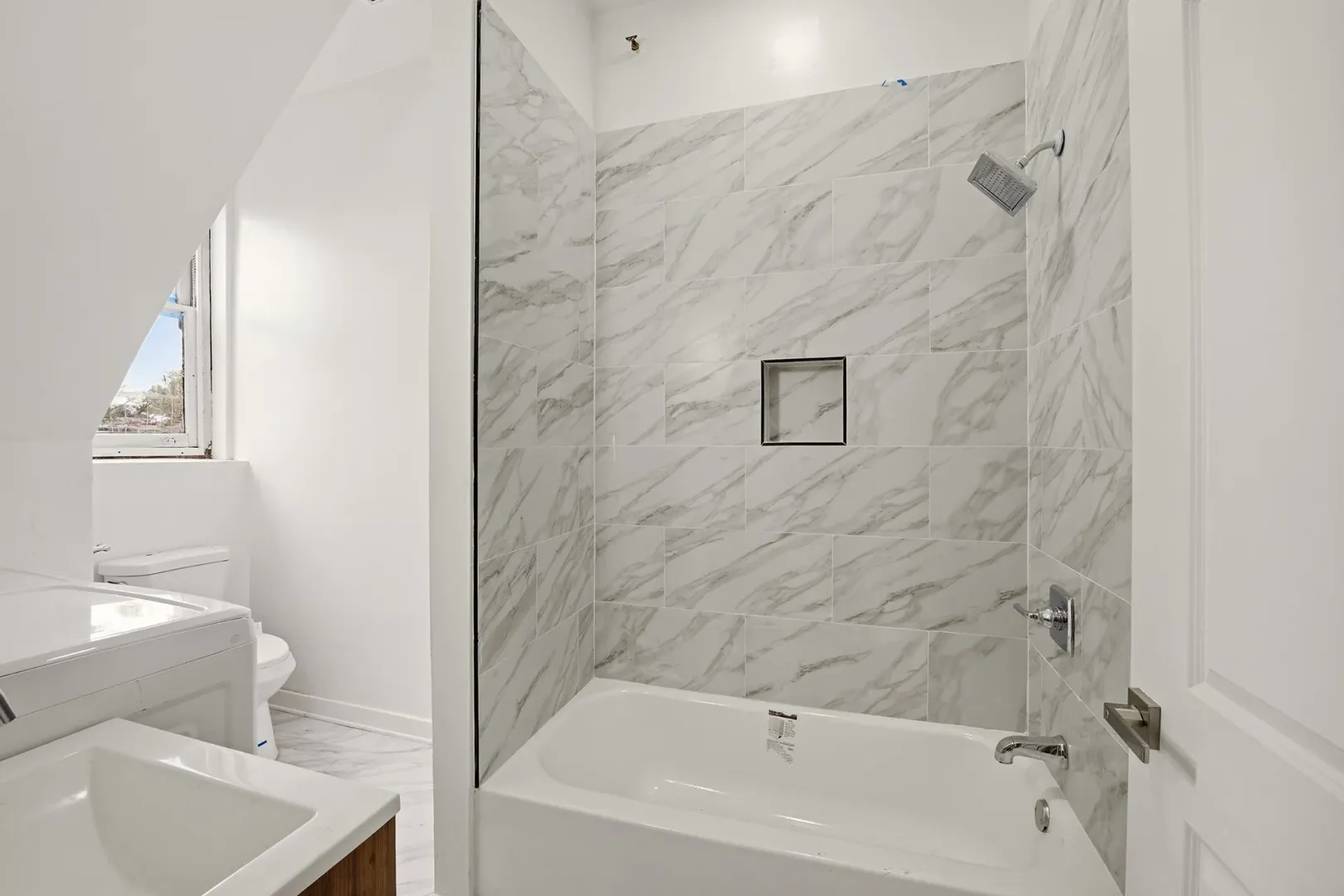 6012 Ridge Ave. 3 of 17