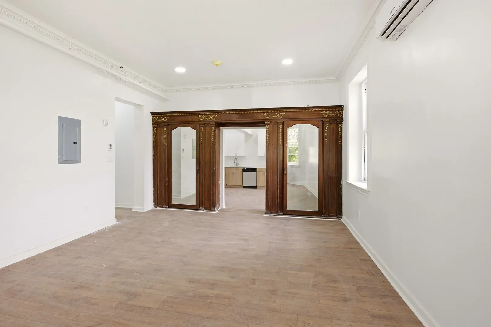 6012 Ridge Ave. 2 of 18