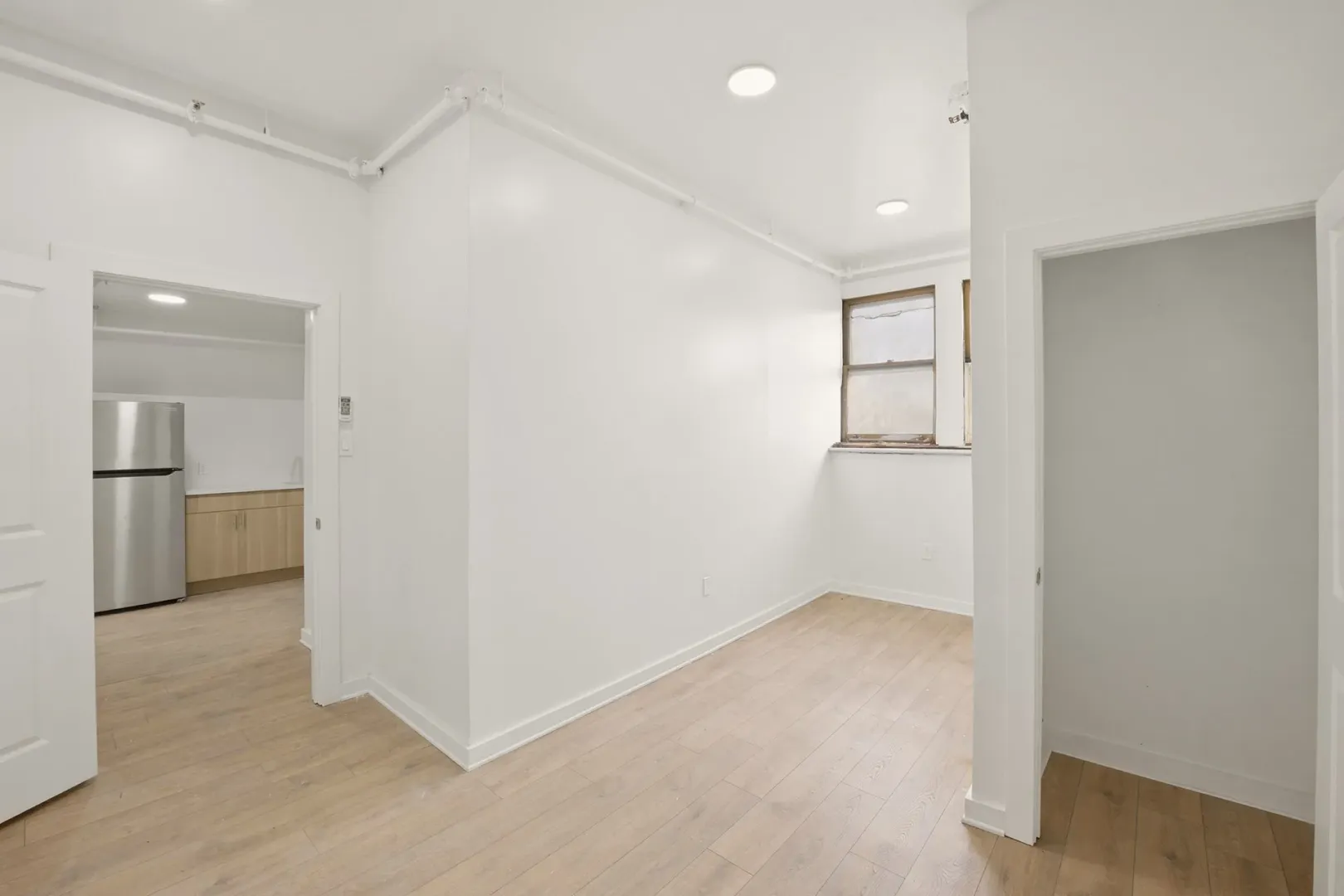 6012 Ridge Ave. 12 of 17
