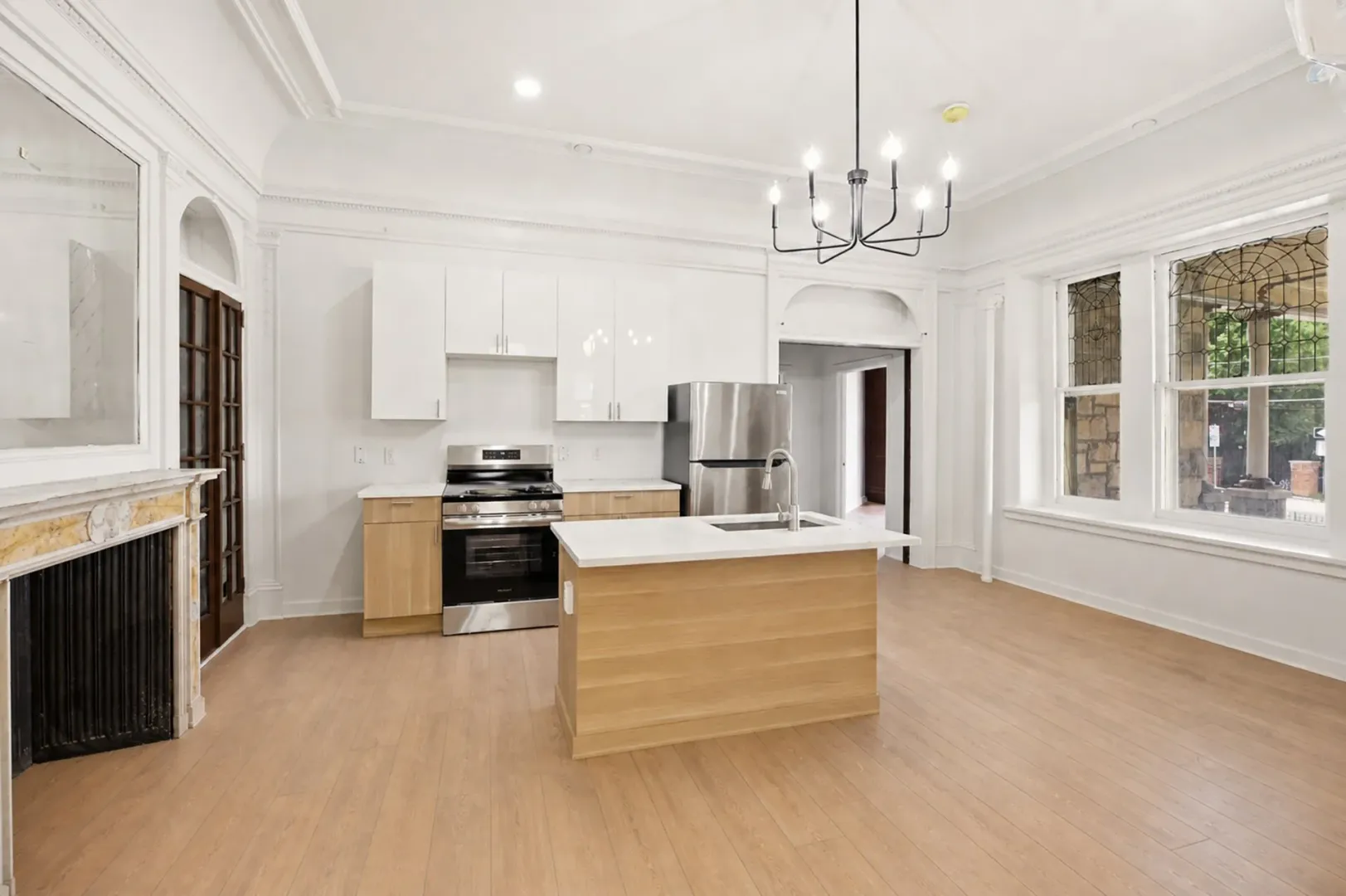 6012 Ridge Ave. 3 of 17