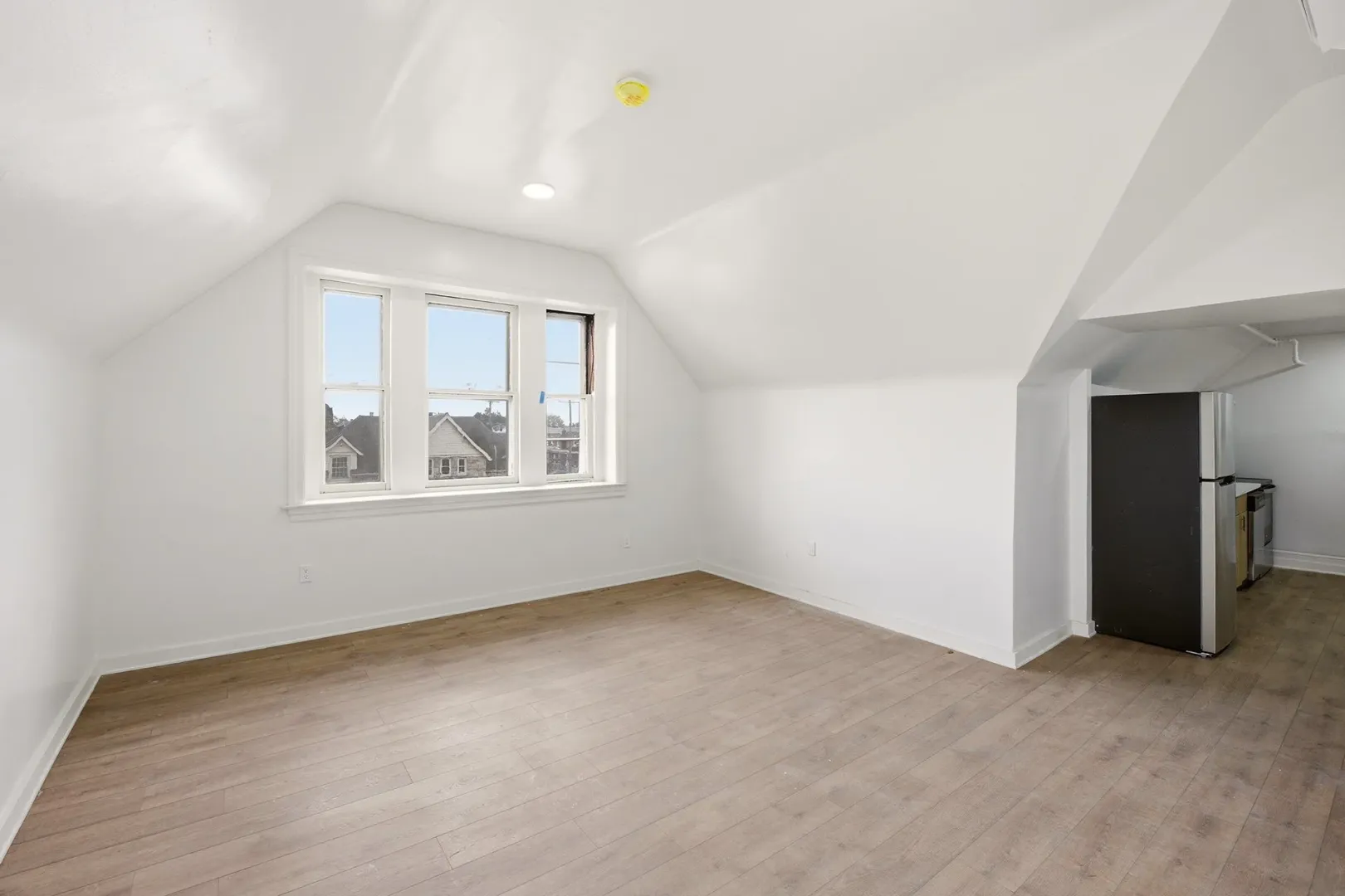 6012 Ridge Ave. 2 of 17