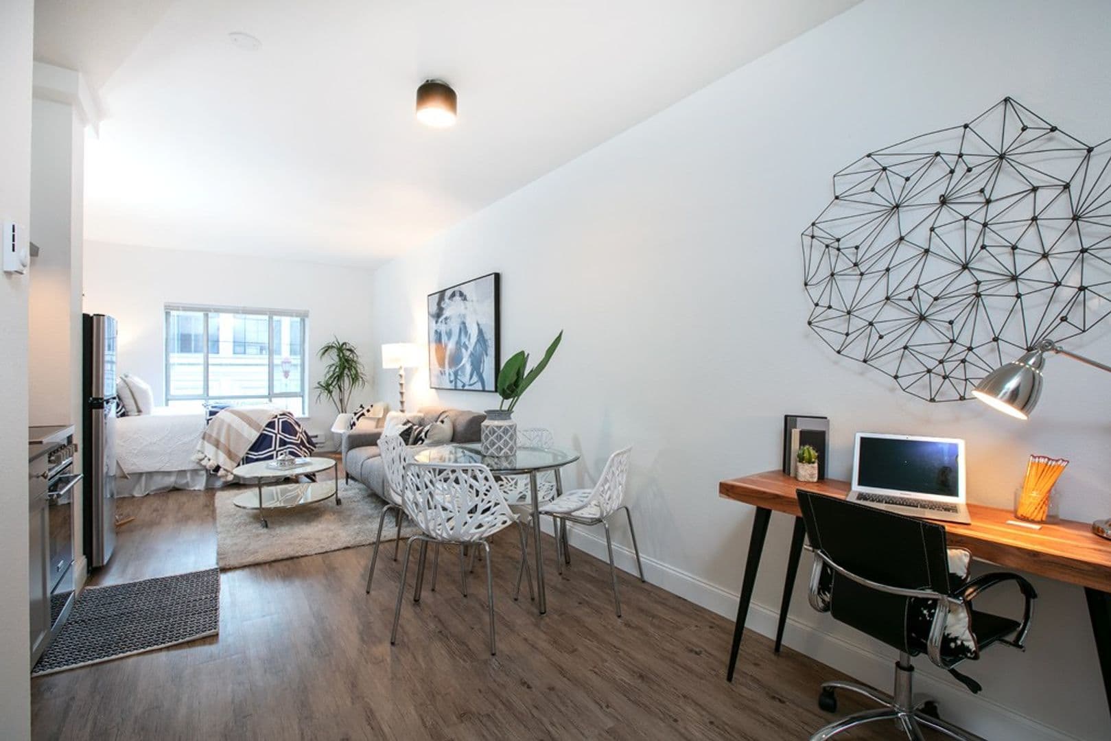 Mayn Suites 4 of 8