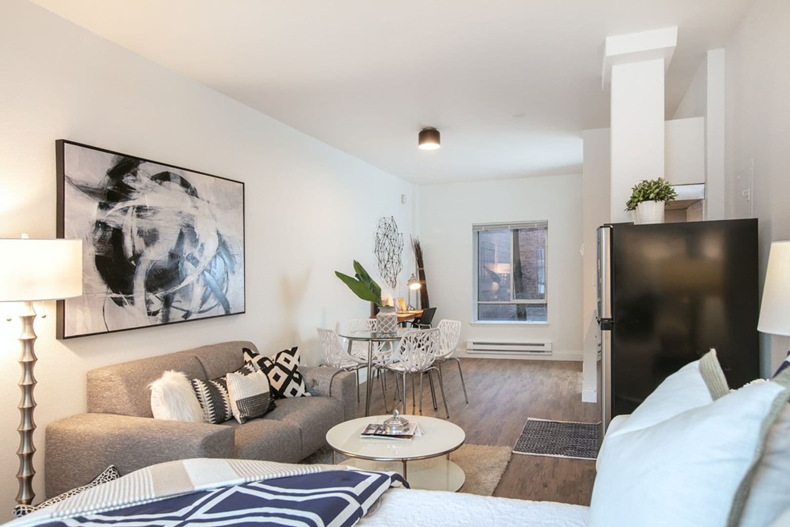 Mayn Suites 2 of 8