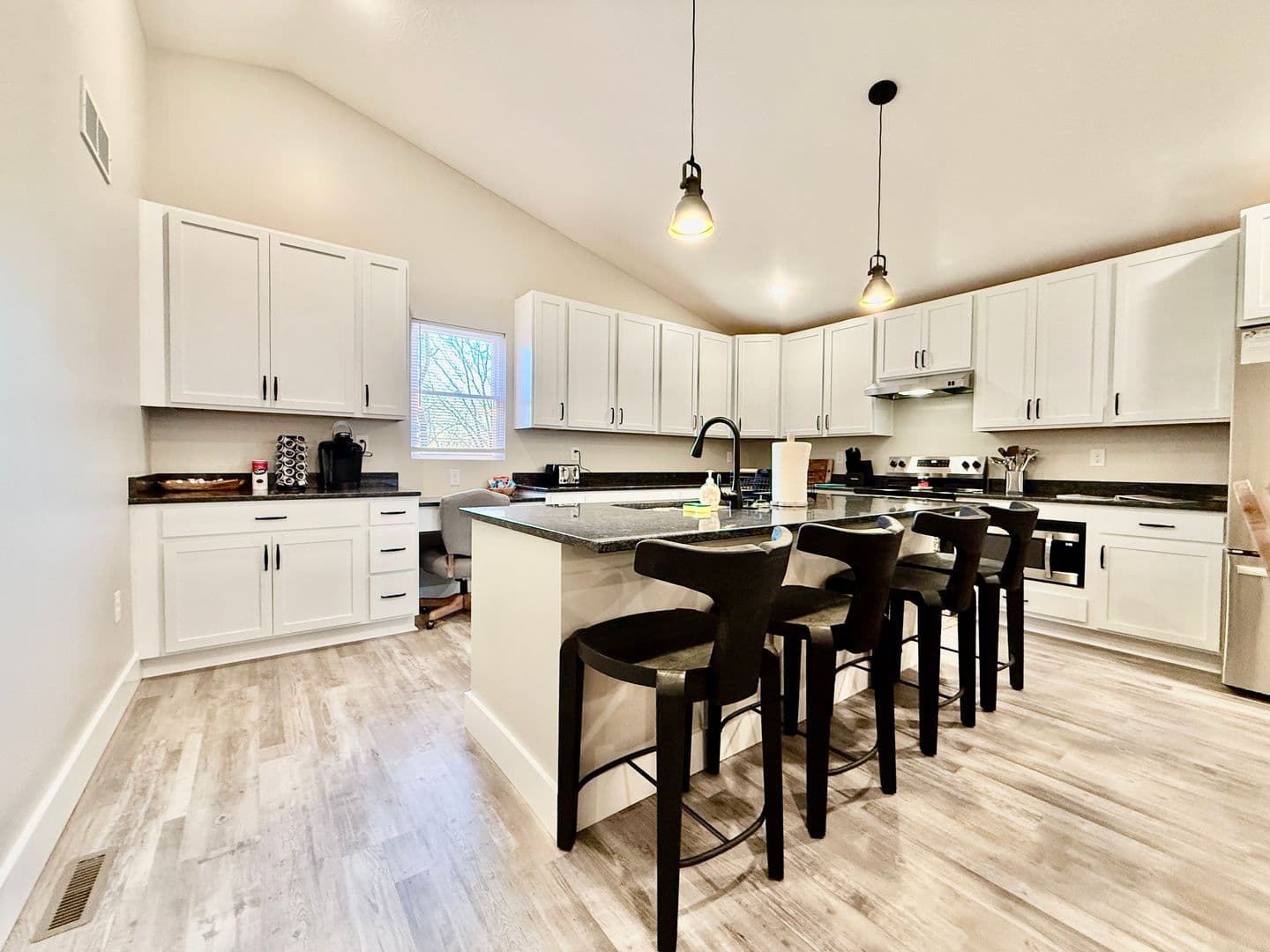 7855 Second Street - 1624716018790067133 12 of 40