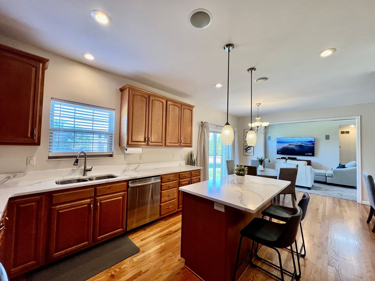 6608 Rosemont - 1219580980650565792 49 of 69