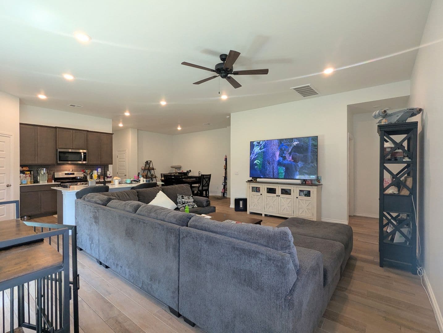 2716 Tracys Manor 5 of 13