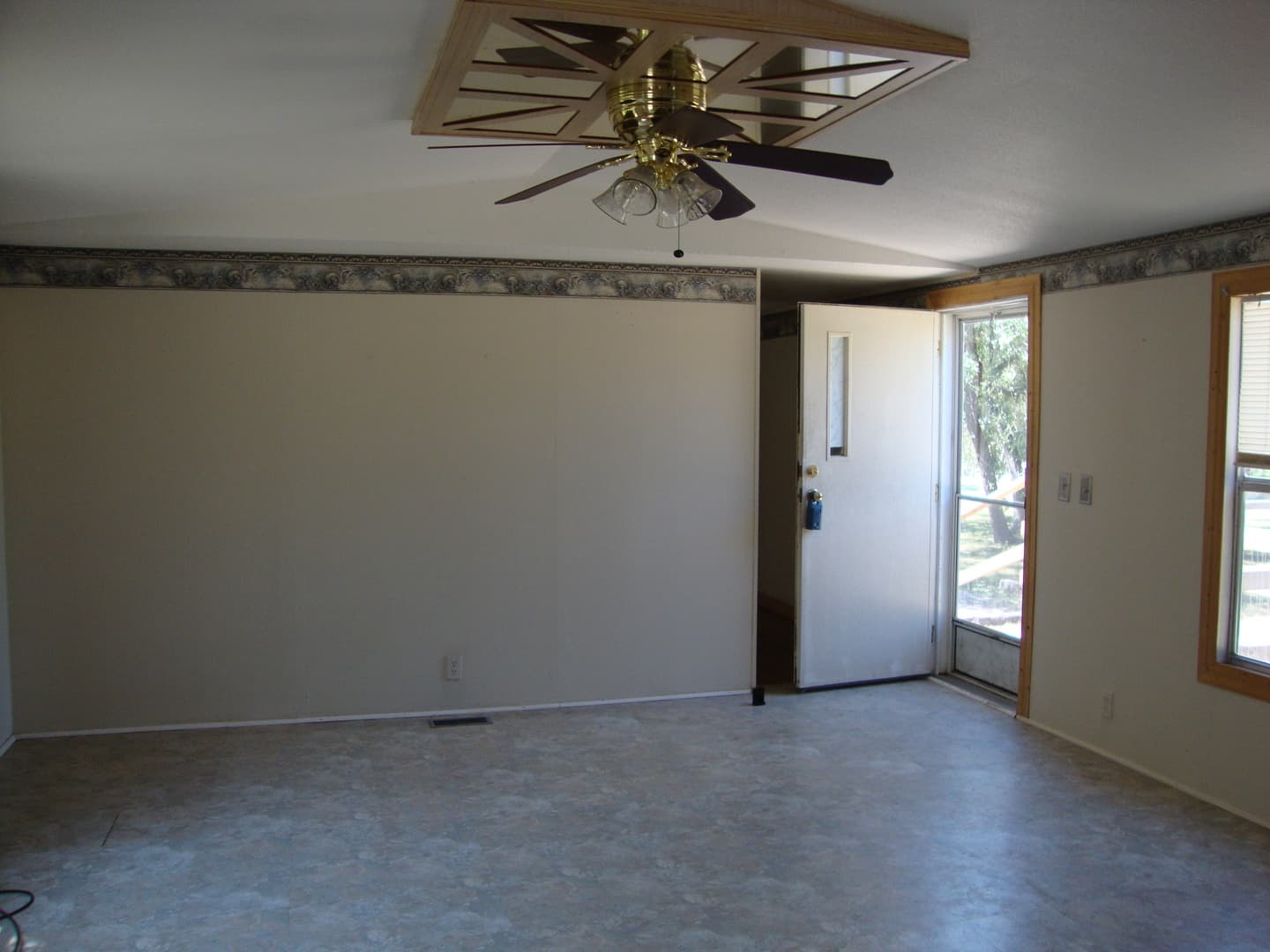 Bluebonnet Dr-214 2 of 12