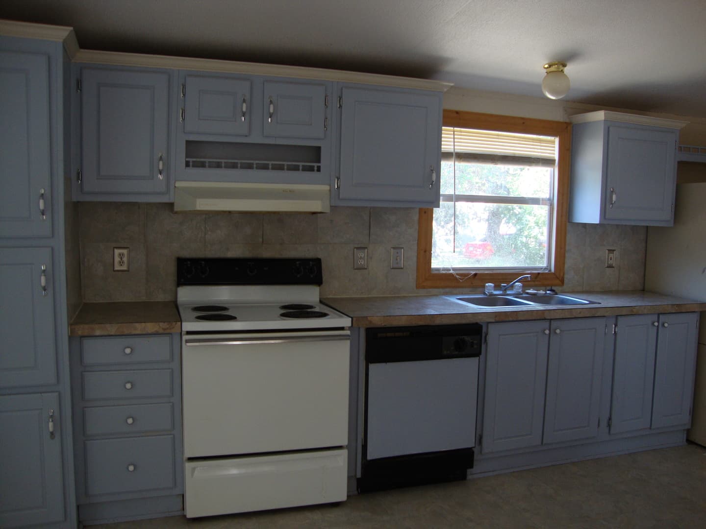 Bluebonnet Dr-214 3 of 12