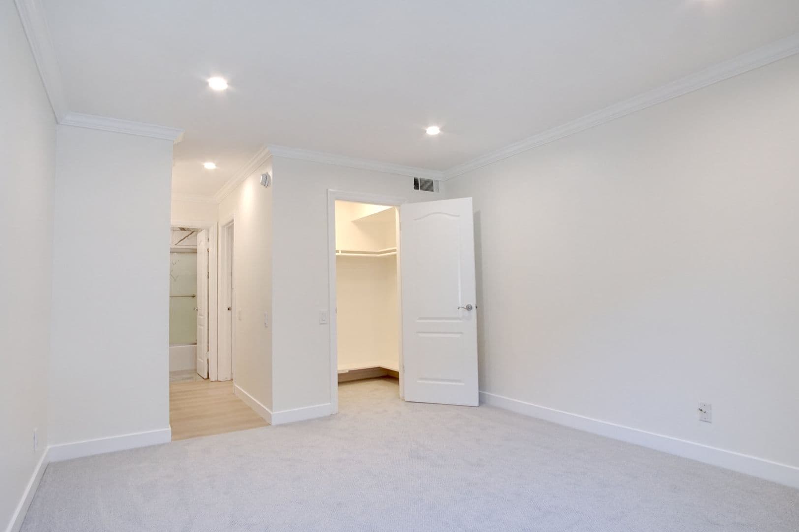 5460 White Oak Ave., Unit G217 12 of 25