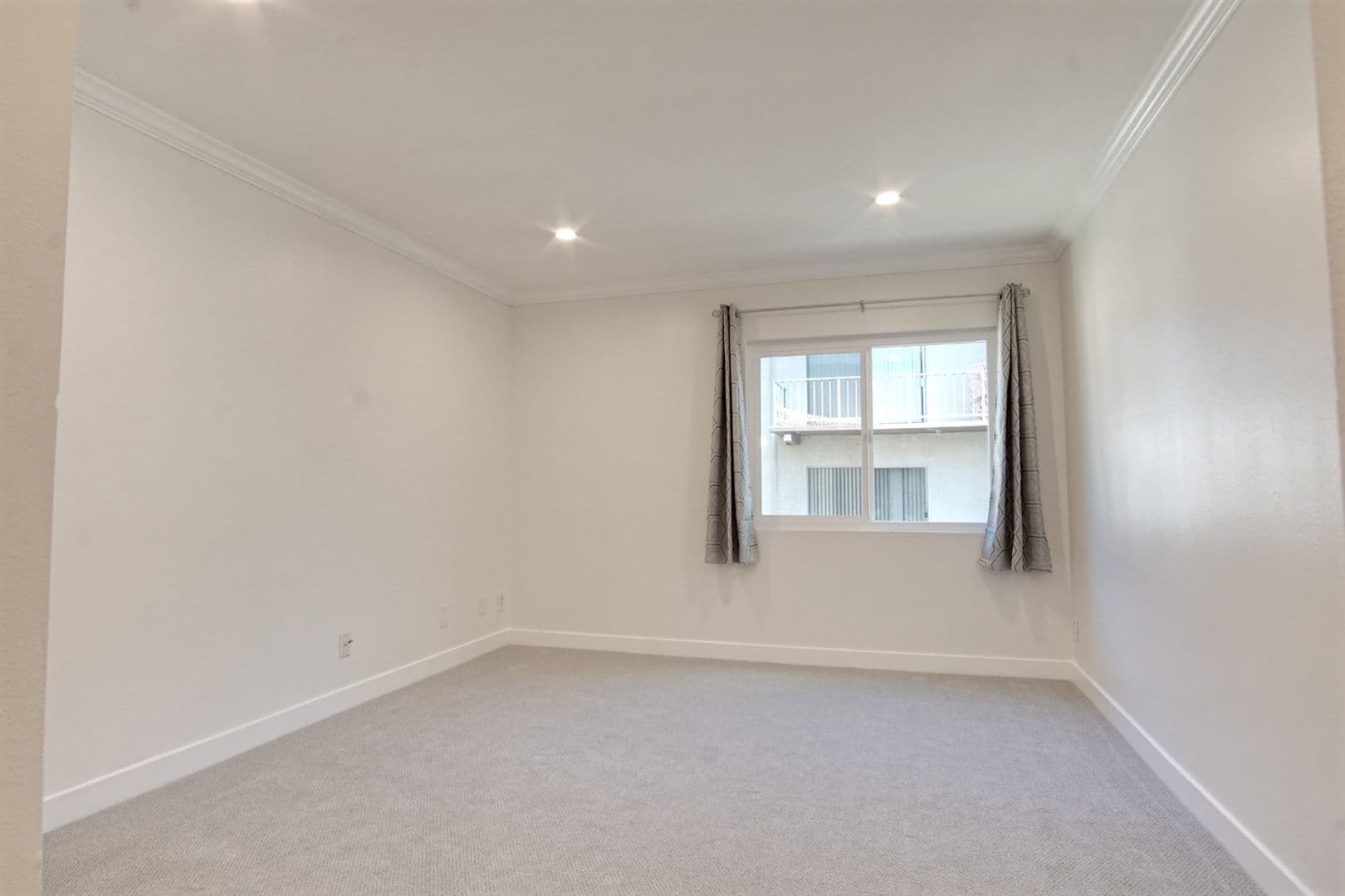 5460 White Oak Ave., Unit G217 11 of 25