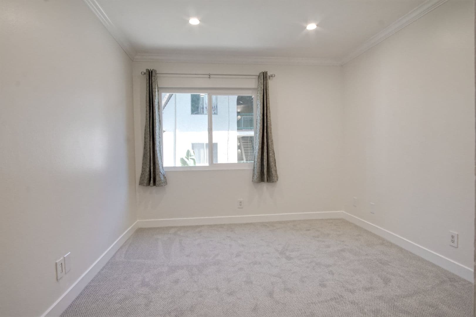 5460 White Oak Ave., Unit G217 17 of 25
