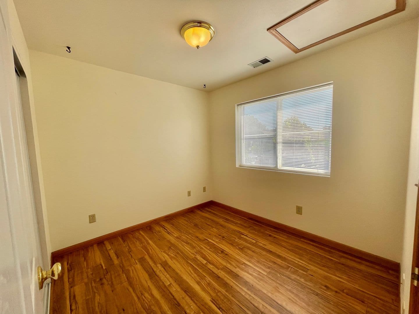 Move In & Save - 2 Week FREE Rent - $700 Deposit!! Downtown Fort Collins Apartment | Walk to Old Town & CSU 8 of 10