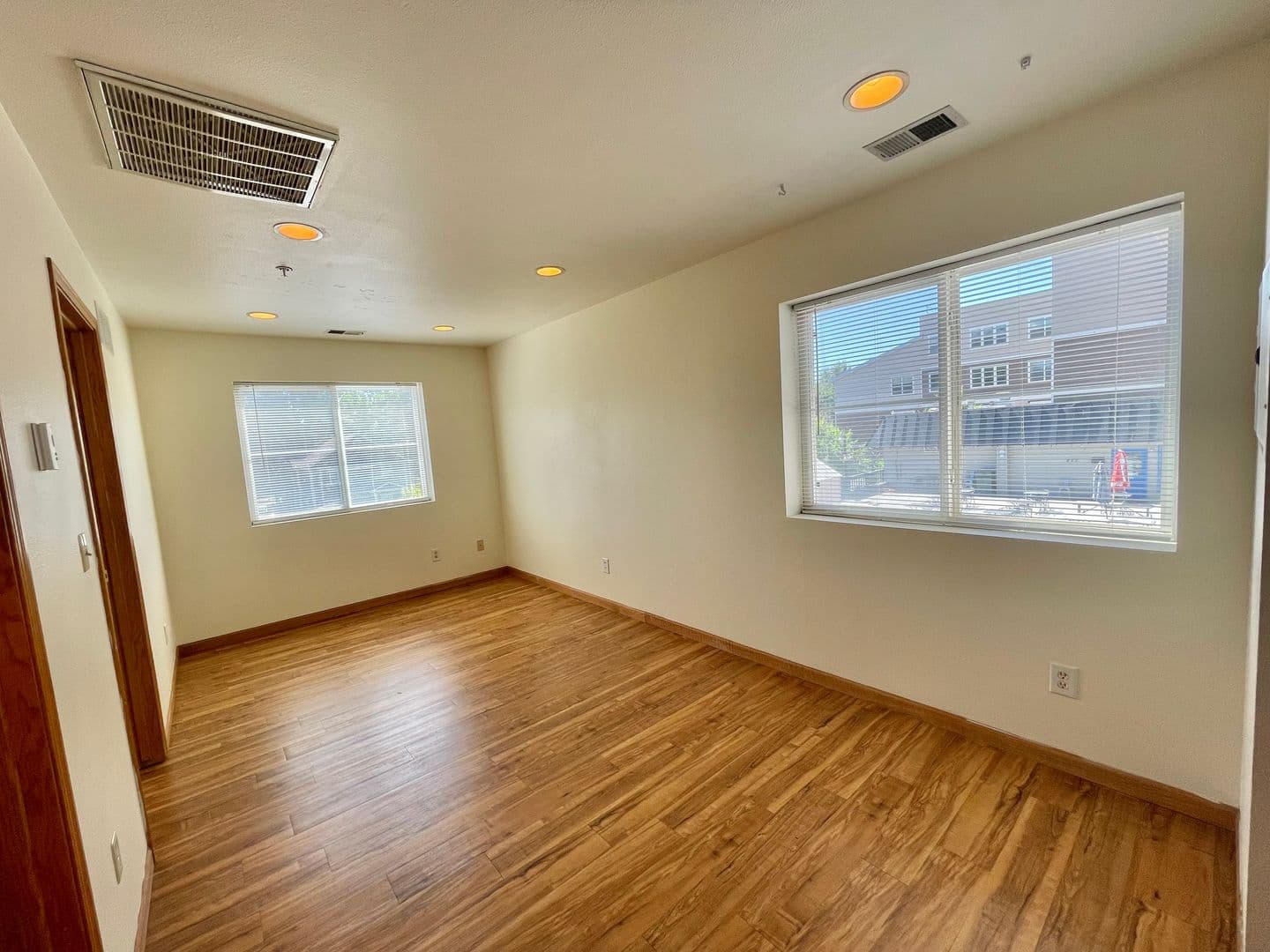 Move In & Save - 2 Week FREE Rent - $700 Deposit!! Downtown Fort Collins Apartment | Walk to Old Town & CSU 5 of 10