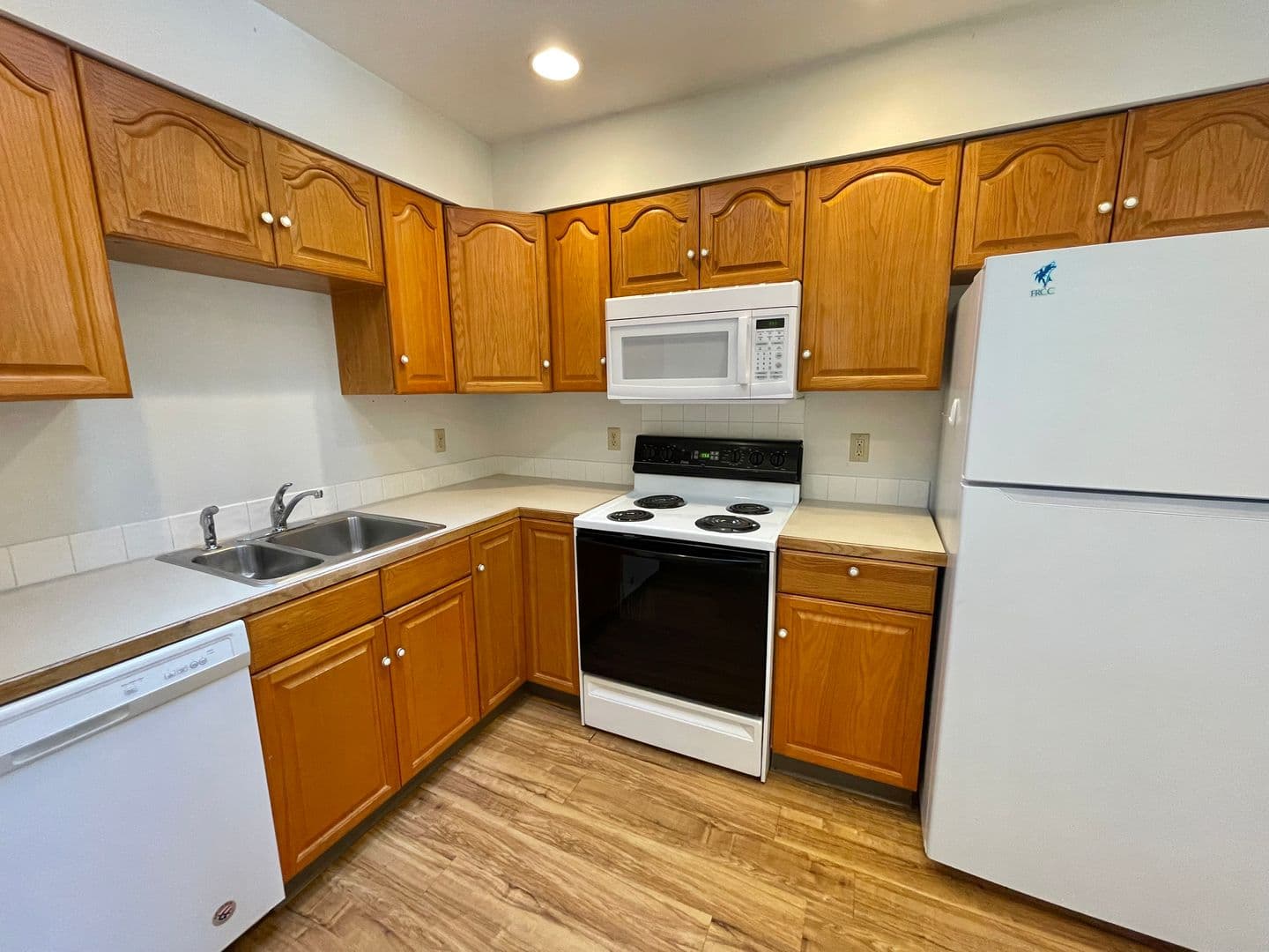 Move In & Save - 2 Week FREE Rent - $700 Deposit!! Downtown Fort Collins Apartment | Walk to Old Town & CSU 3 of 10