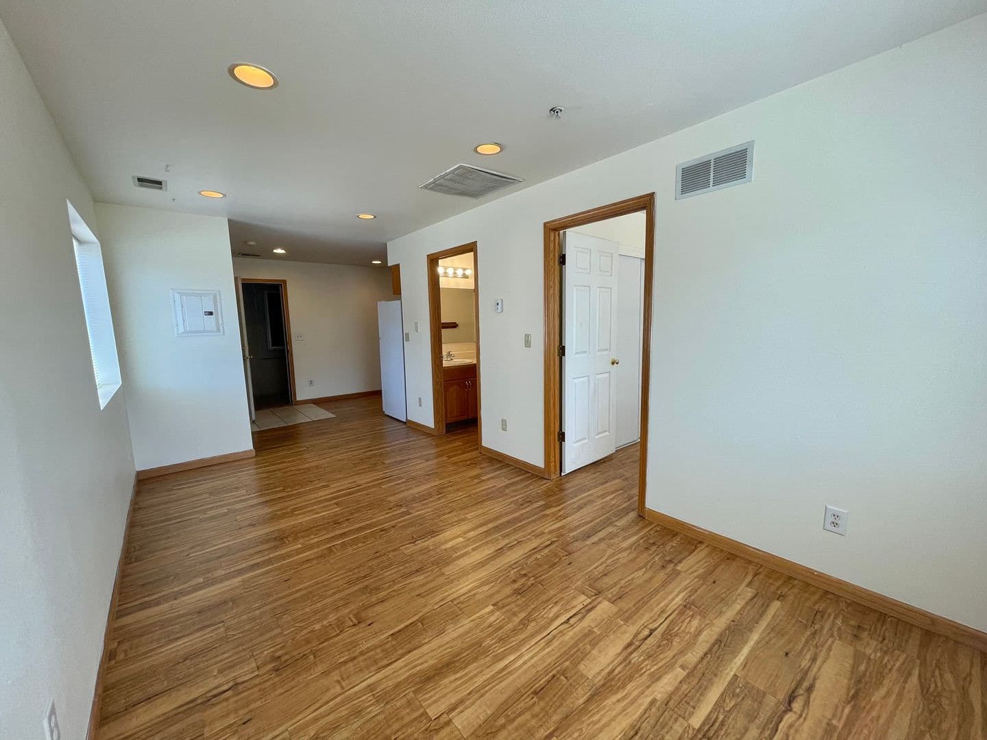 Move In & Save - 2 Week FREE Rent - $700 Deposit!! Downtown Fort Collins Apartment | Walk to Old Town & CSU 6 of 10