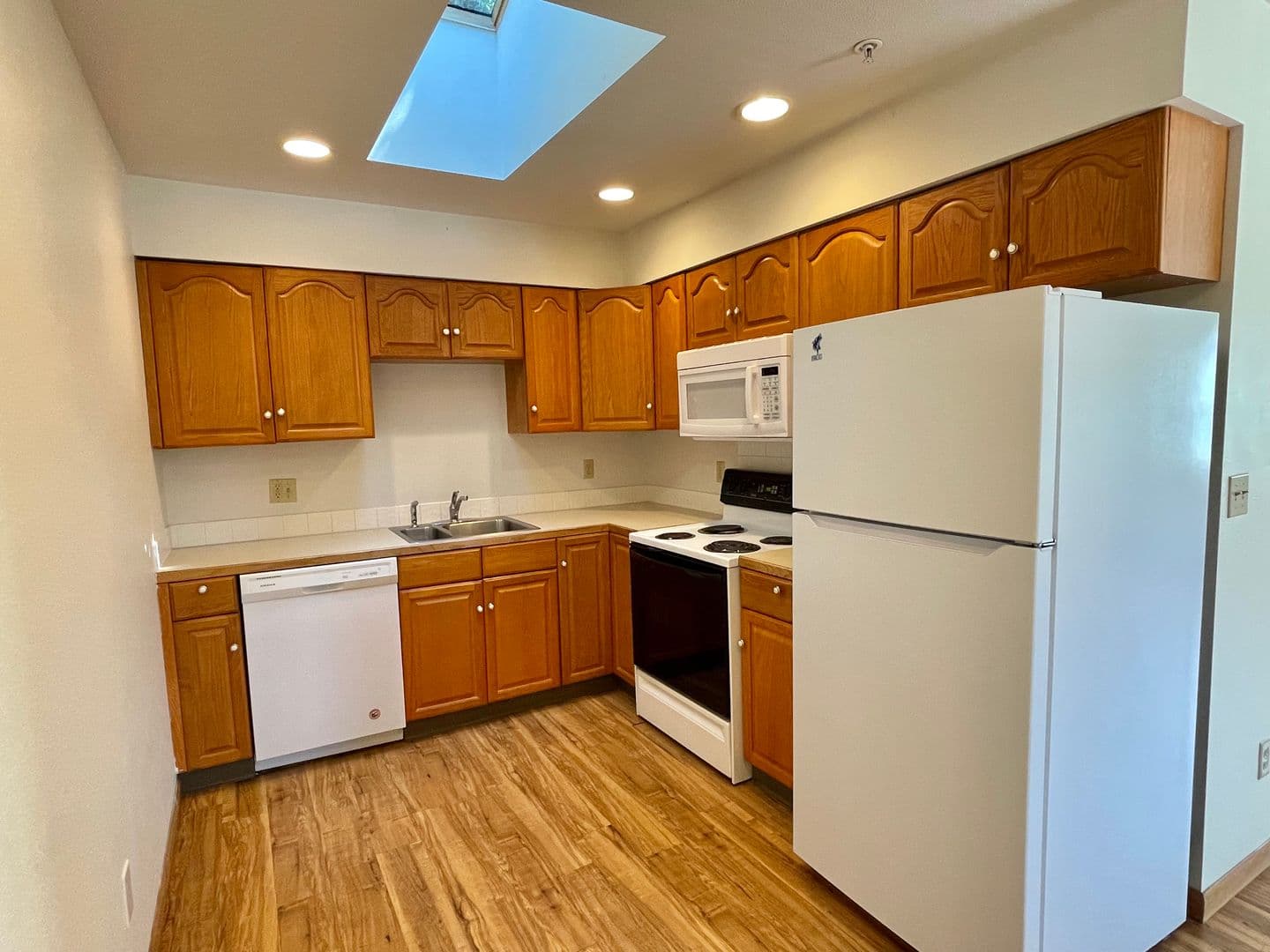 Move In & Save - 2 Week FREE Rent - $700 Deposit!! Downtown Fort Collins Apartment | Walk to Old Town & CSU 2 of 10