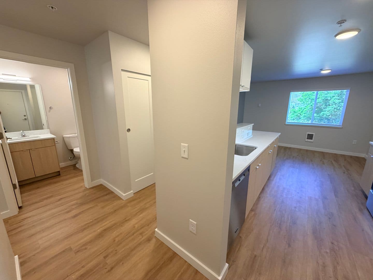 Columbia Square Apartments A-H 4 of 22