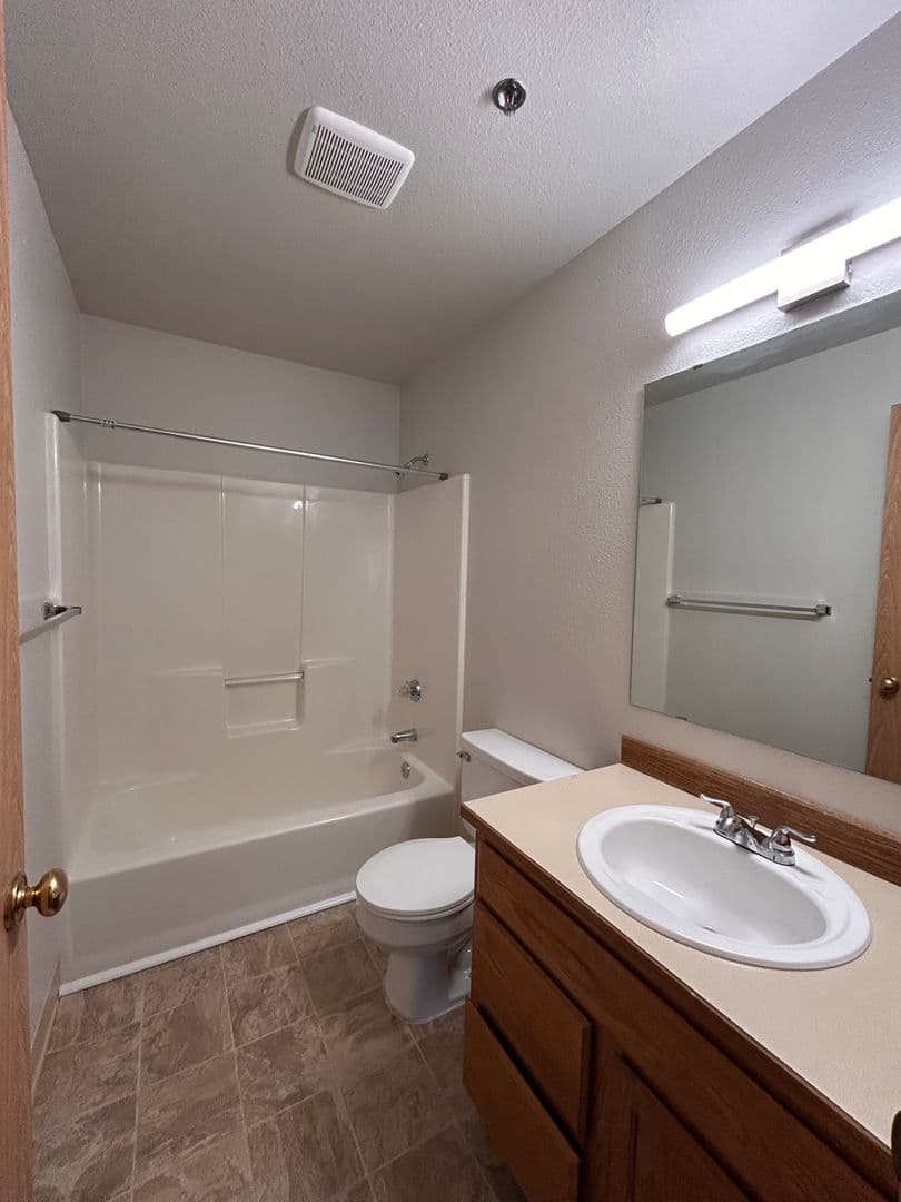 Columbia Square Apartments A-H 16 of 20