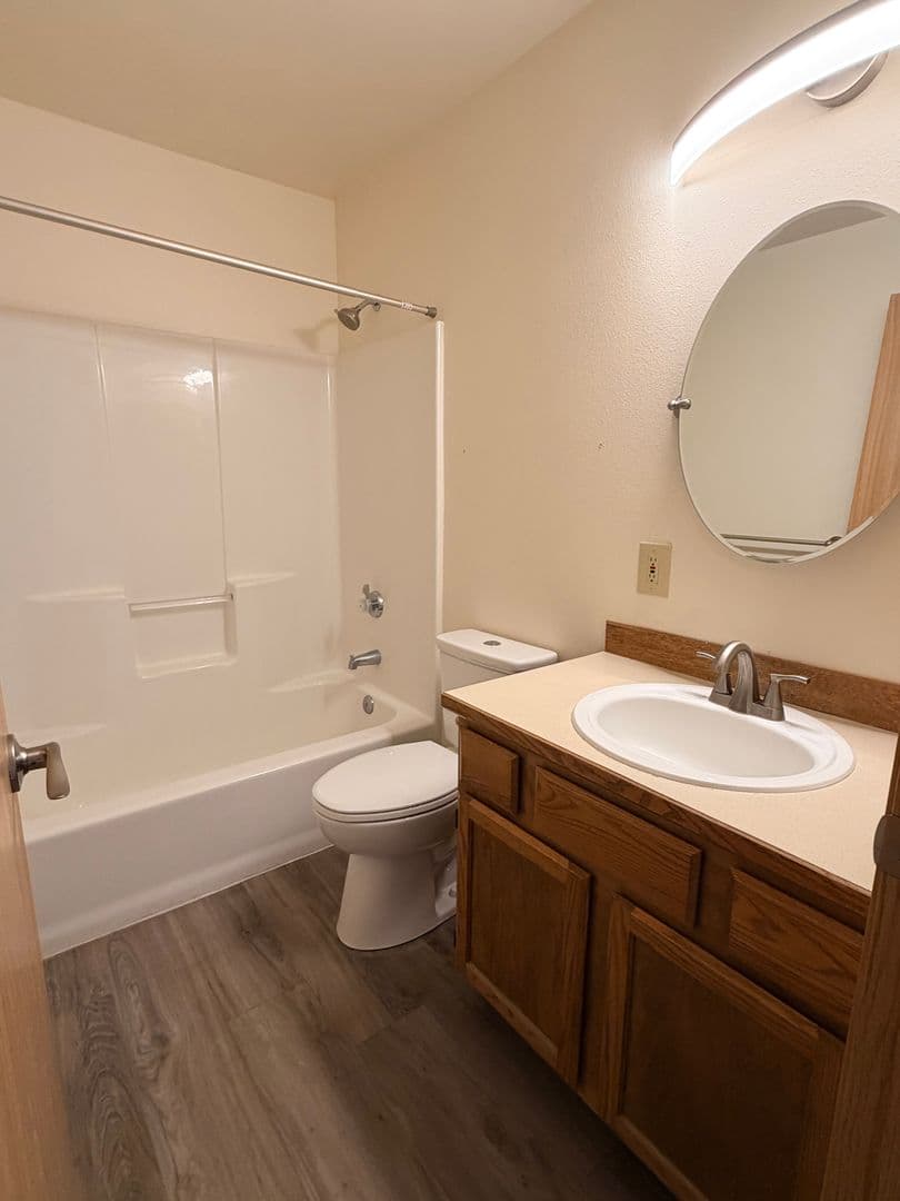 Columbia Square Apartments A-H 9 of 15