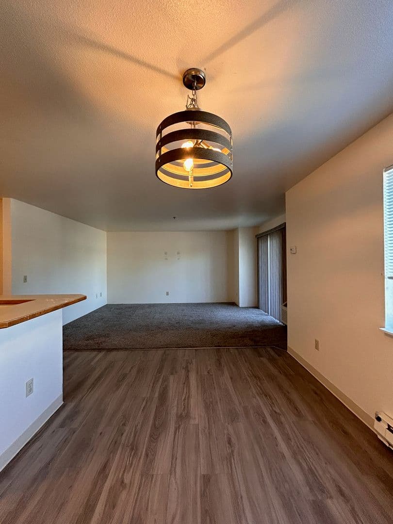 Columbia Square Apartments A-H 6 of 11