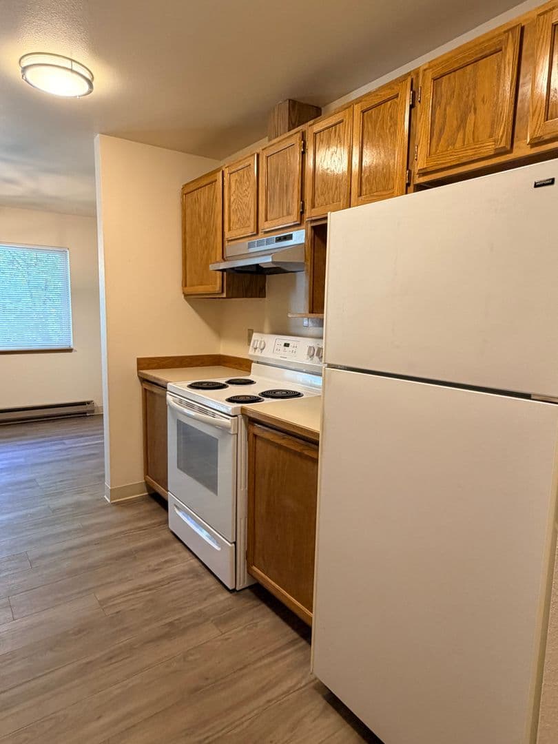 Columbia Square Apartments A-H 4 of 15