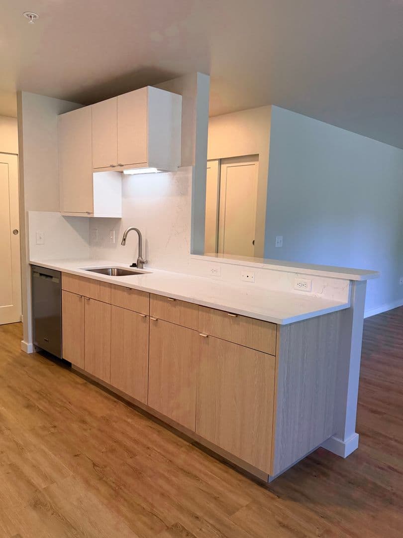 Columbia Square Apartments A-H 7 of 22