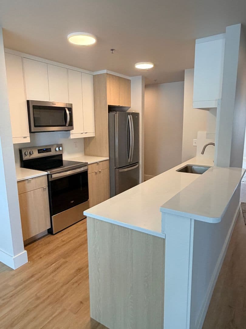 Columbia Square Apartments A-H 3 of 17
