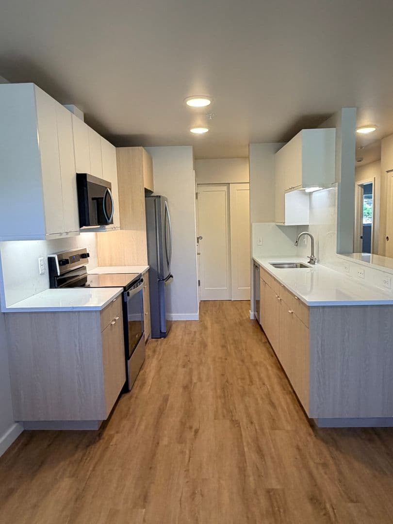 Columbia Square Apartments A-H 5 of 22