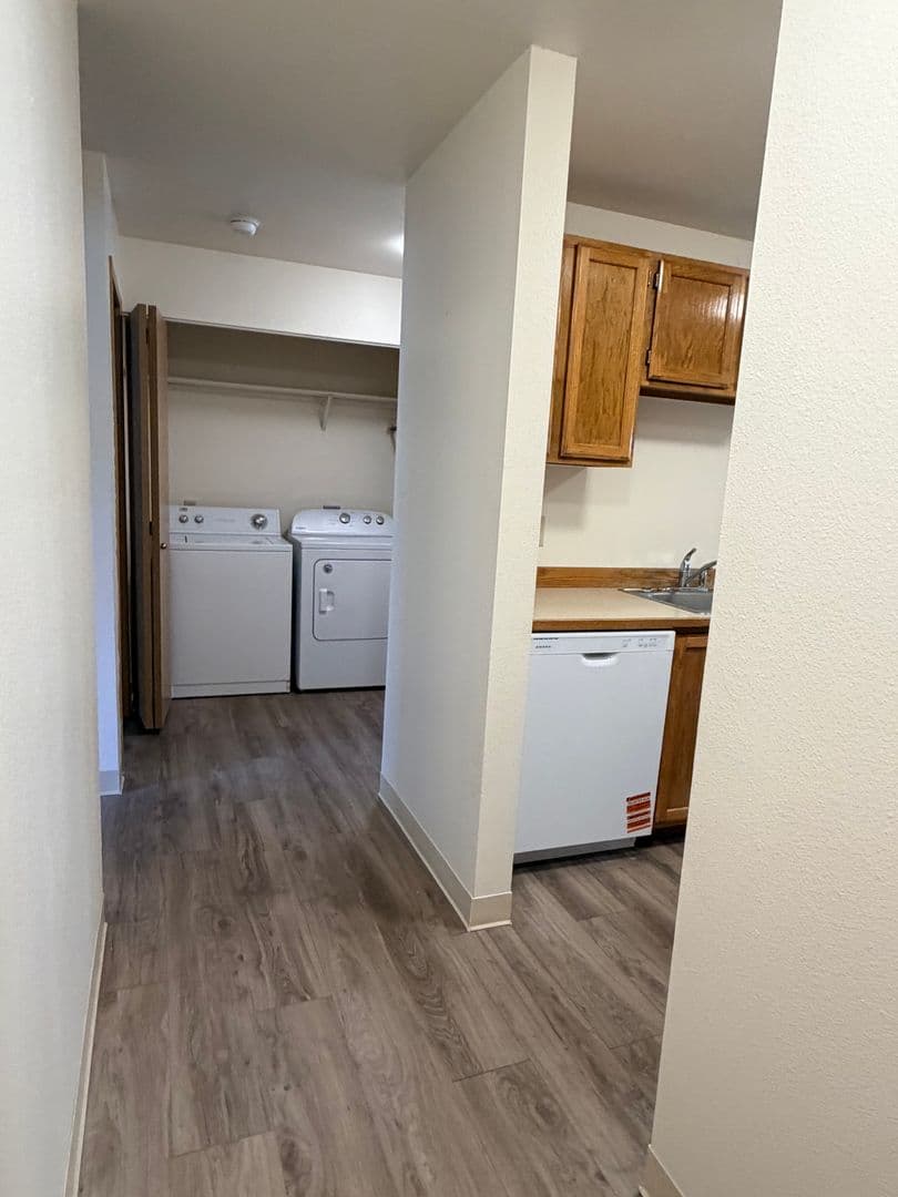 Columbia Square Apartments A-H 2 of 15