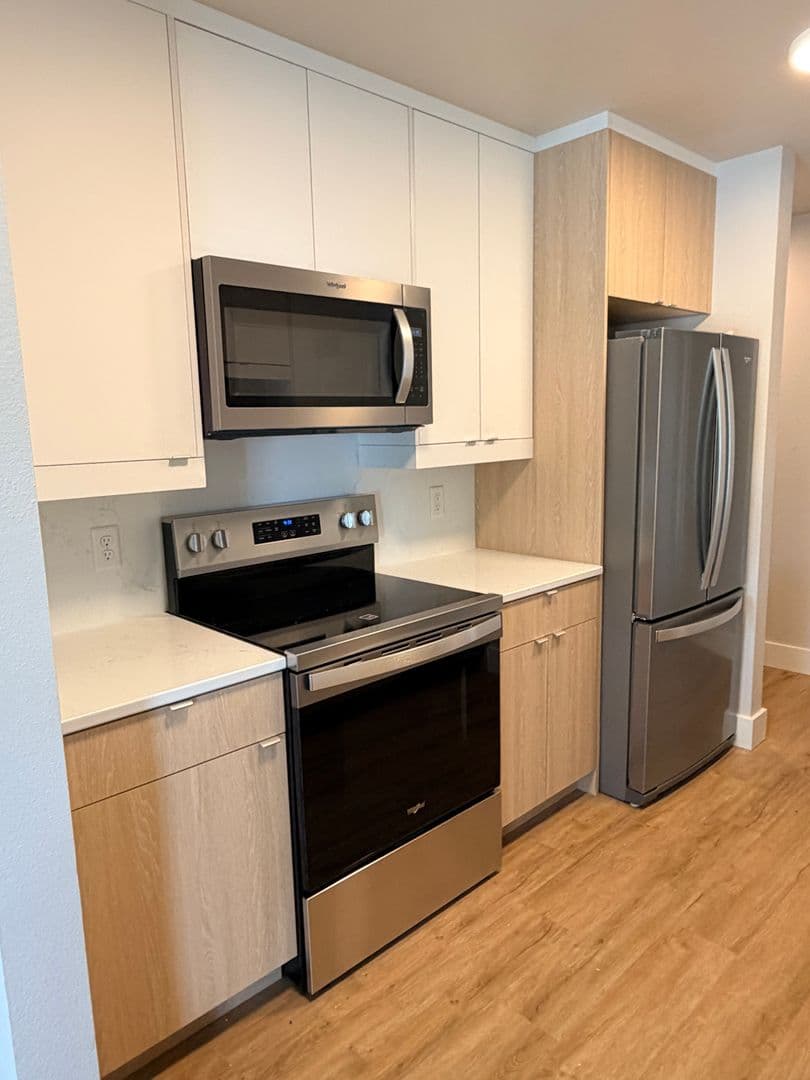 Columbia Square Apartments A-H 4 of 17