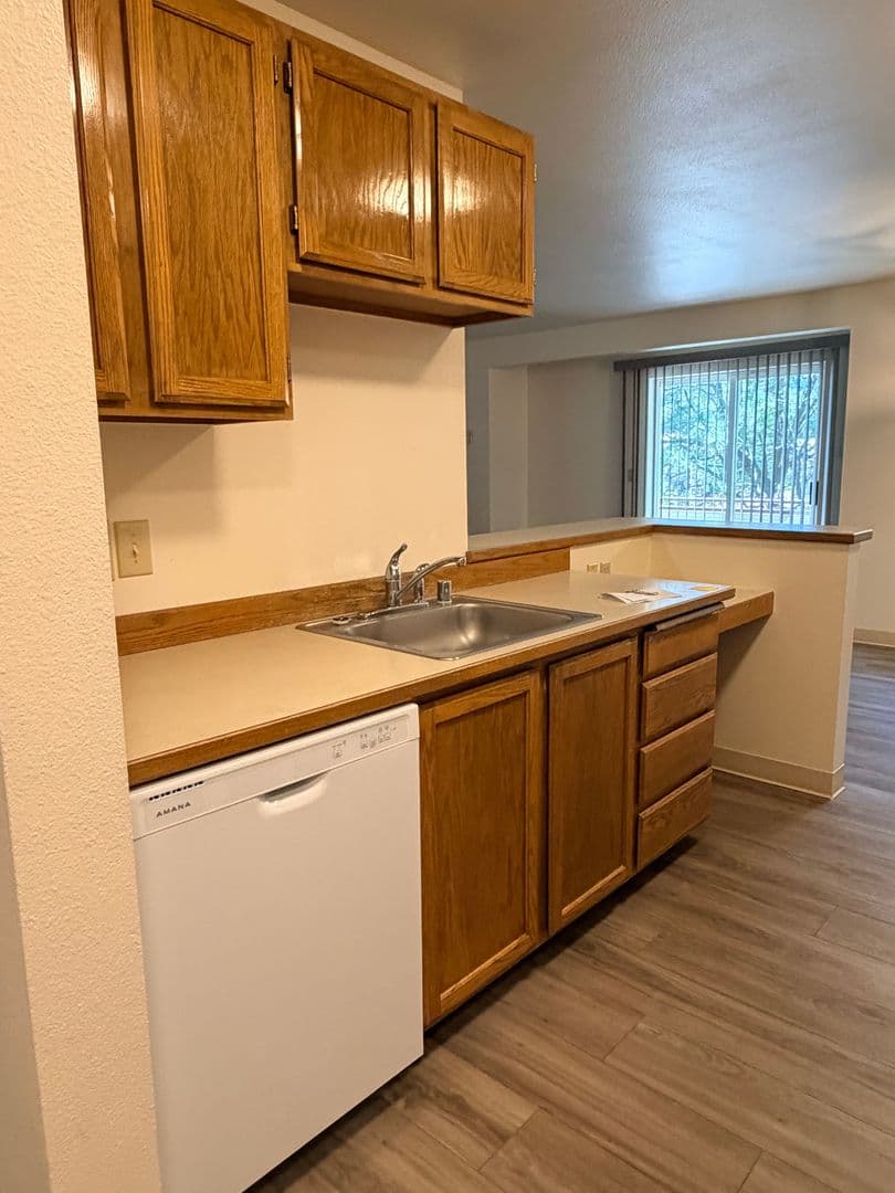 Columbia Square Apartments A-H 3 of 15