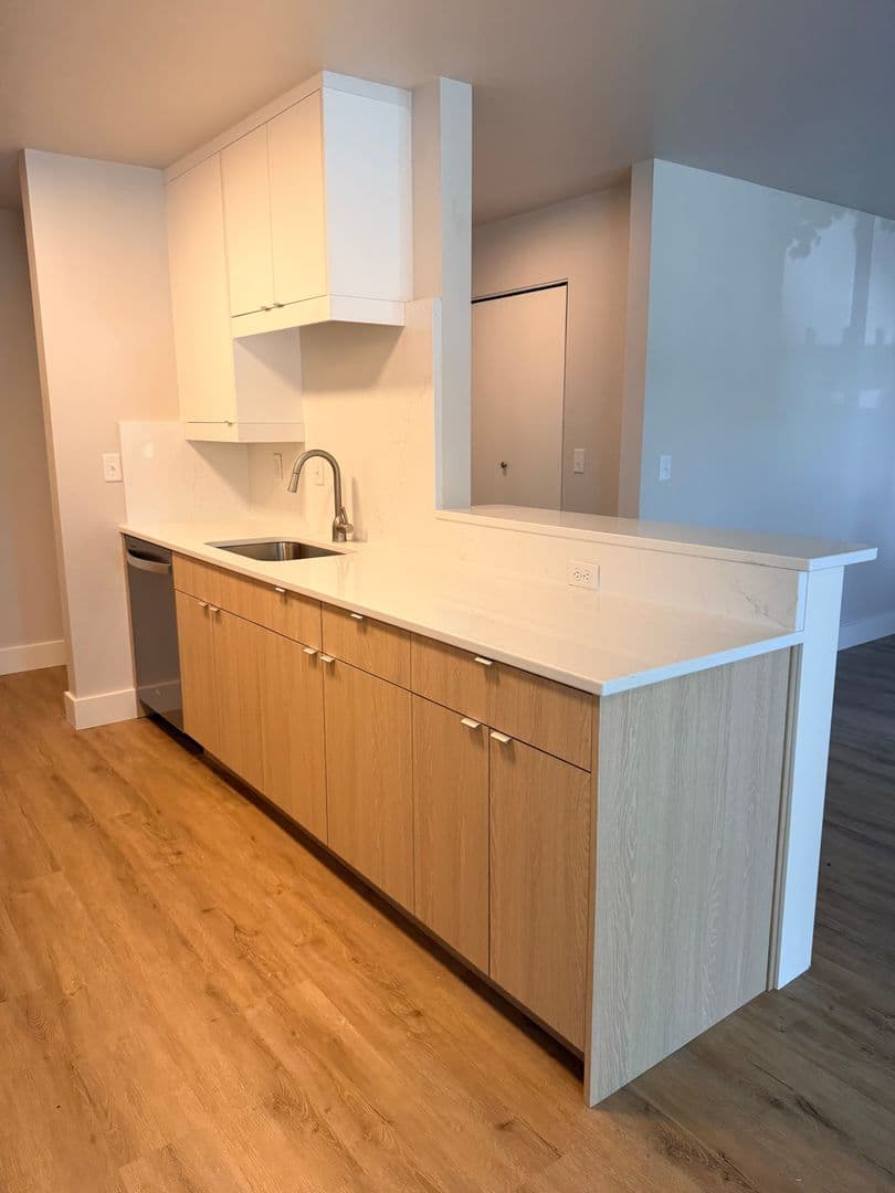 Columbia Square Apartments A-H 5 of 17