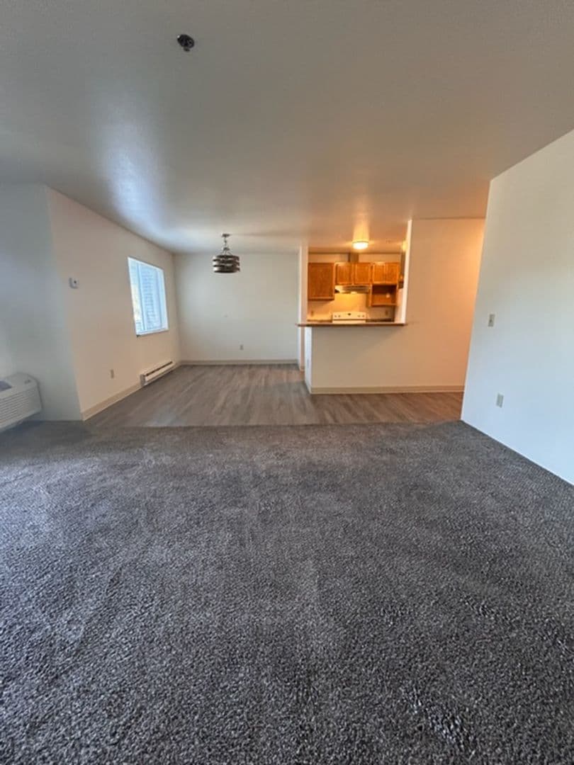Columbia Square Apartments A-H 3 of 11