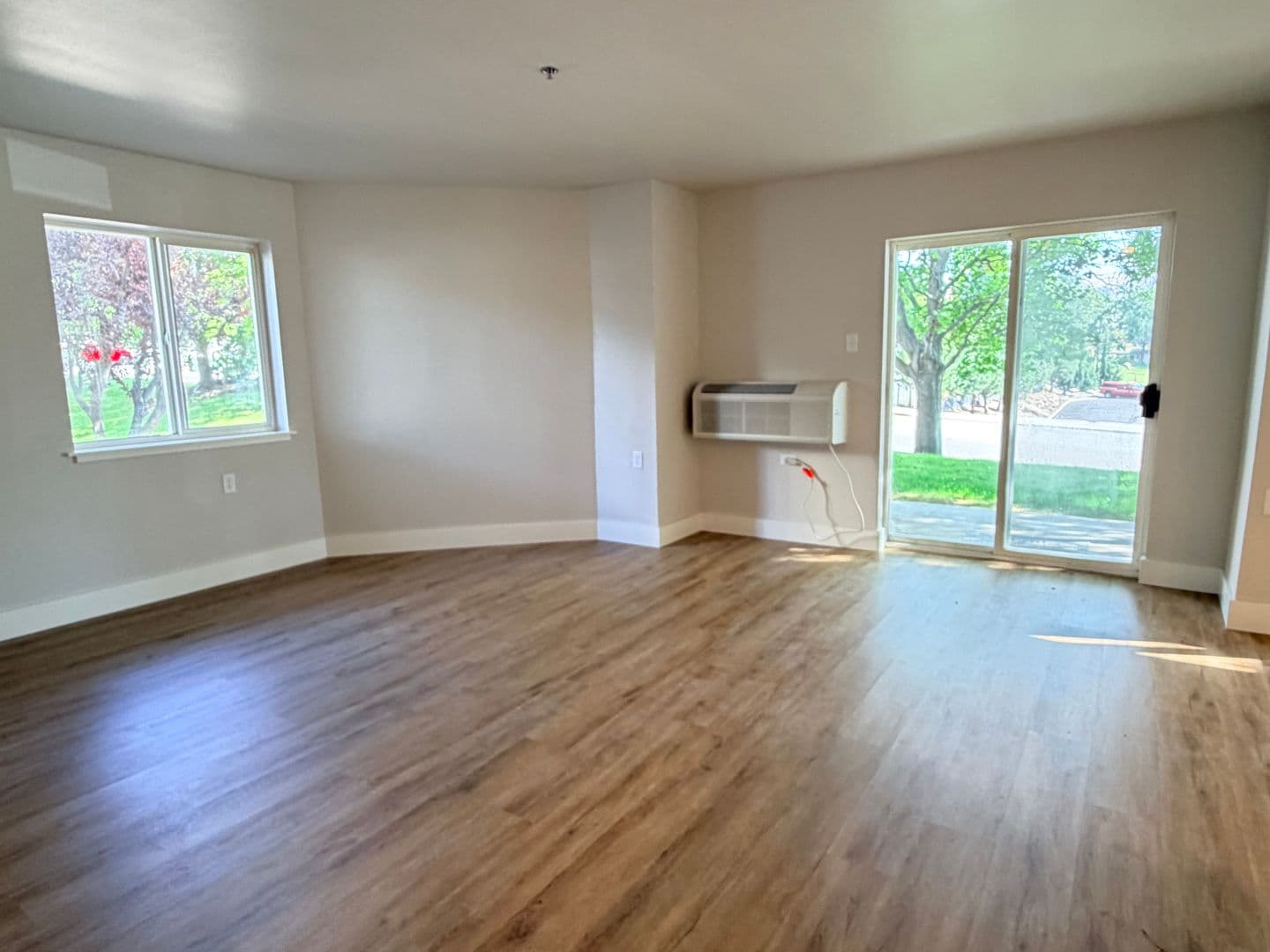 Columbia Square Apartments A-H 8 of 17
