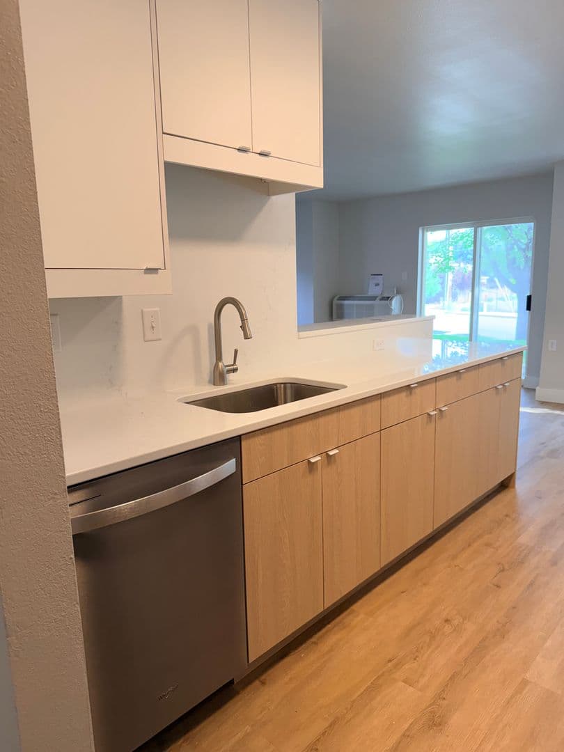 Columbia Square Apartments A-H 2 of 17