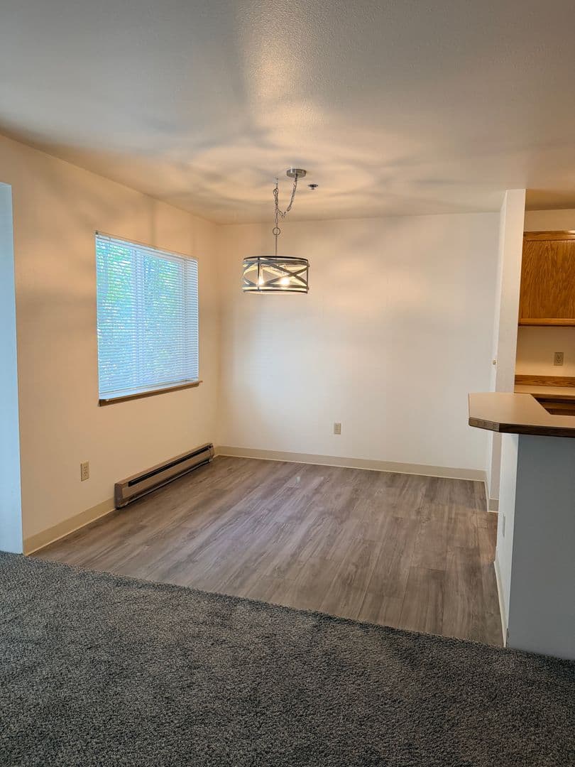 Columbia Square Apartments A-H 6 of 15