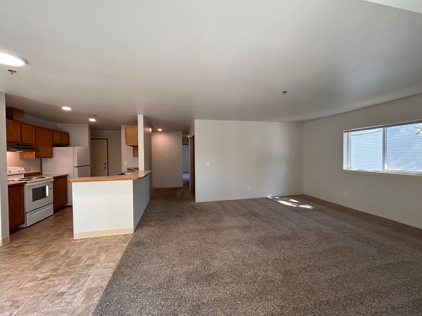 Columbia Square Apartments A-H 4 of 20