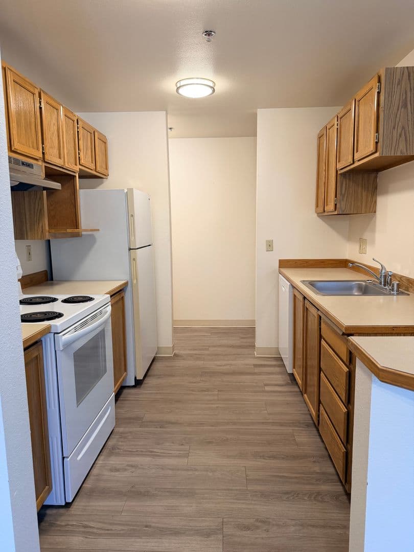 Columbia Square Apartments A-H 5 of 15