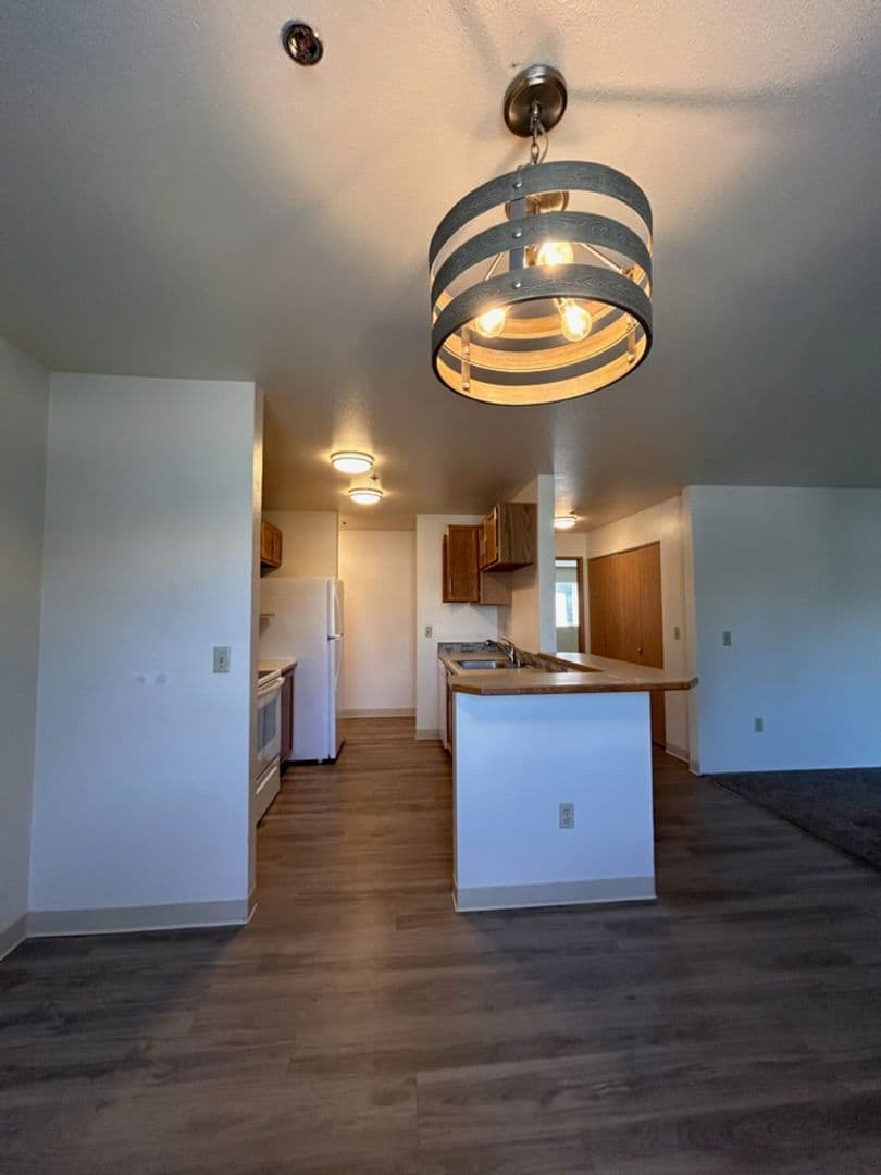 Columbia Square Apartments A-H 4 of 11