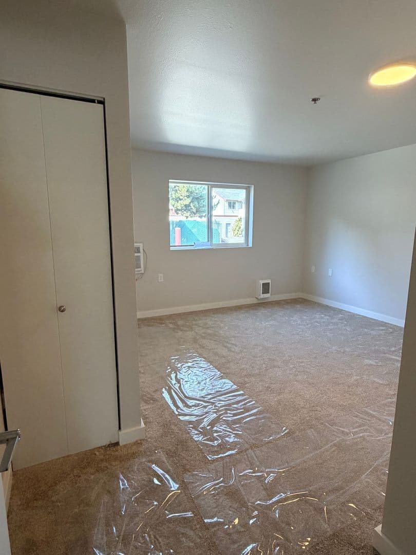 Columbia Square Apartments A-H 14 of 17