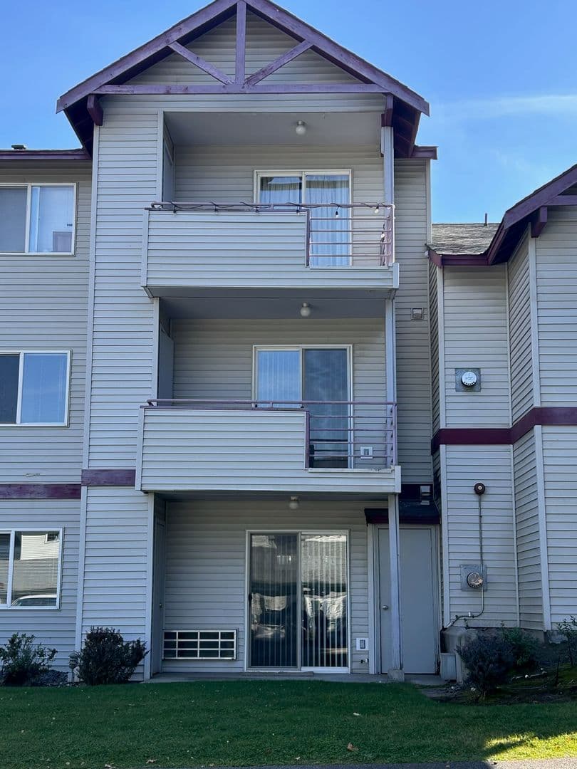 Columbia Square Apartments A-H 2 of 3