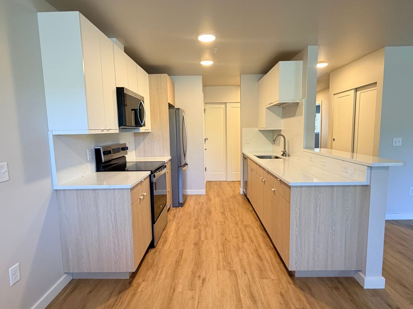 Columbia Square Apartments A-H 3 of 22
