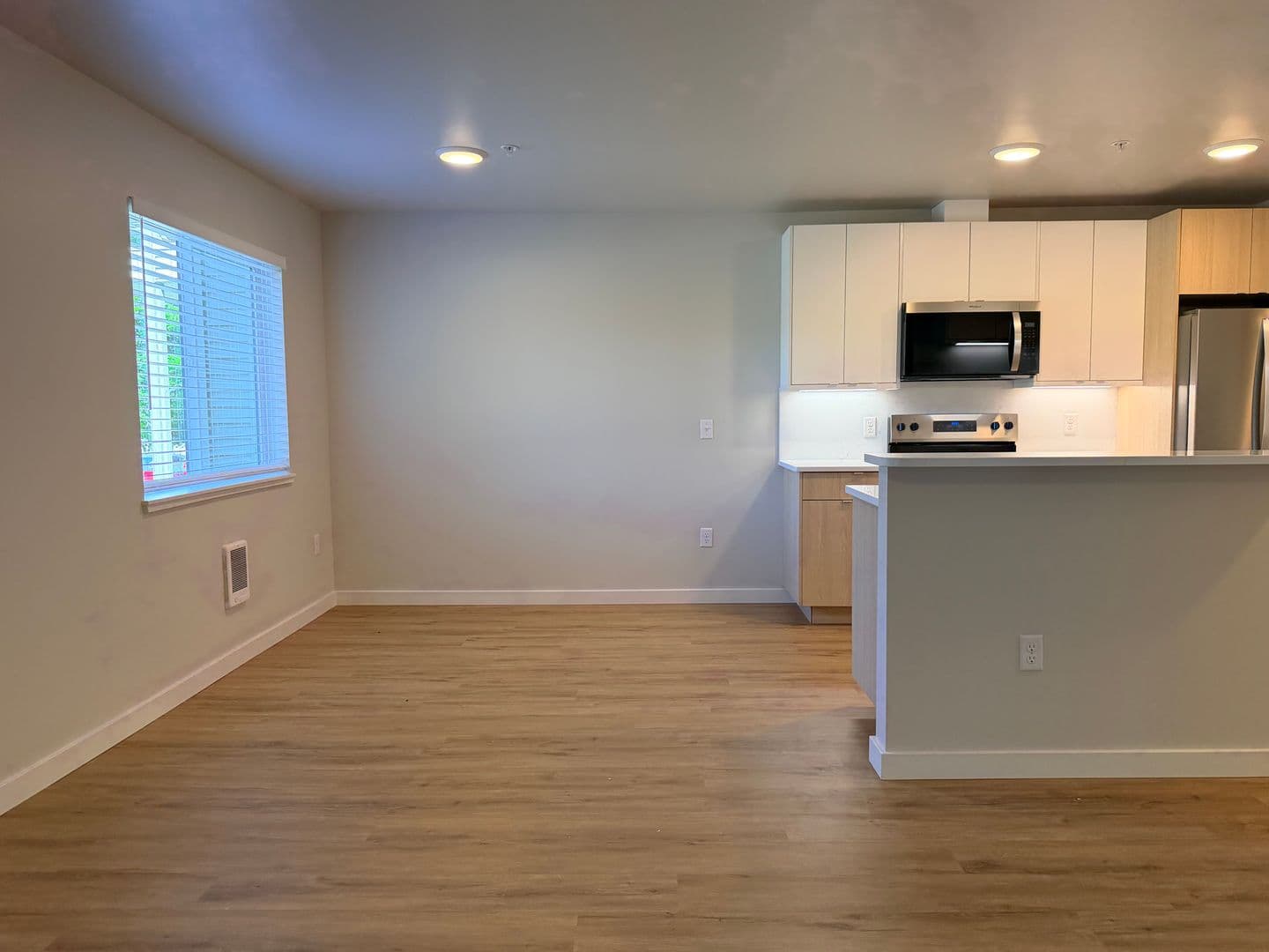 Columbia Square Apartments A-H 9 of 22