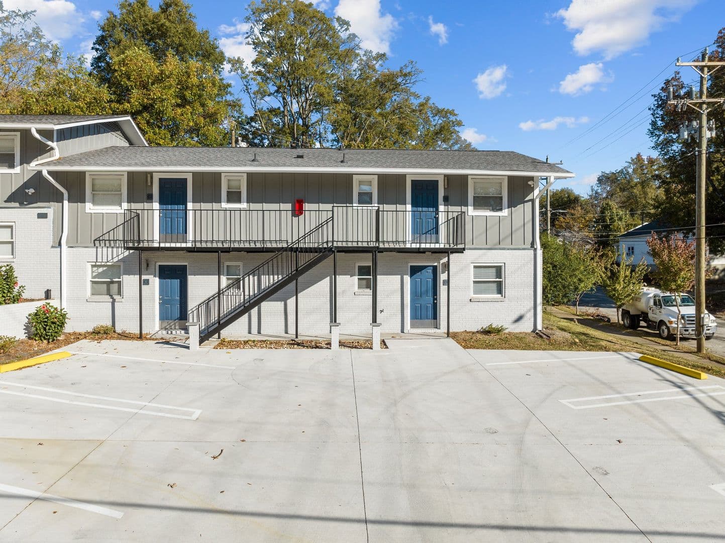 Updated 2BR just minutes from Downtown Durham! Quartz countertops, stainless appliances, LVP flooring, pet friendly! 14 of 15