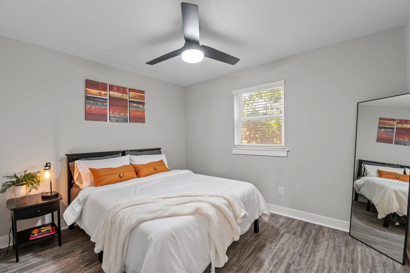 Updated 2BR just minutes from Downtown Durham! Quartz countertops, stainless appliances, LVP flooring, pet friendly! 9 of 15