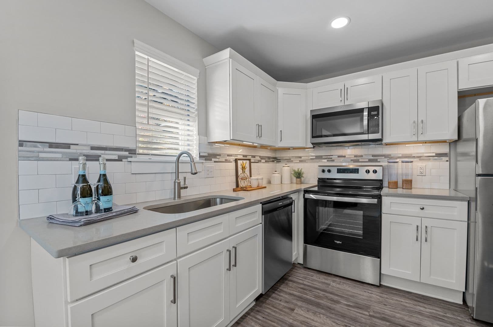 Updated 2BR just minutes from Downtown Durham! Quartz countertops, stainless appliances, LVP flooring, pet friendly! 4 of 15